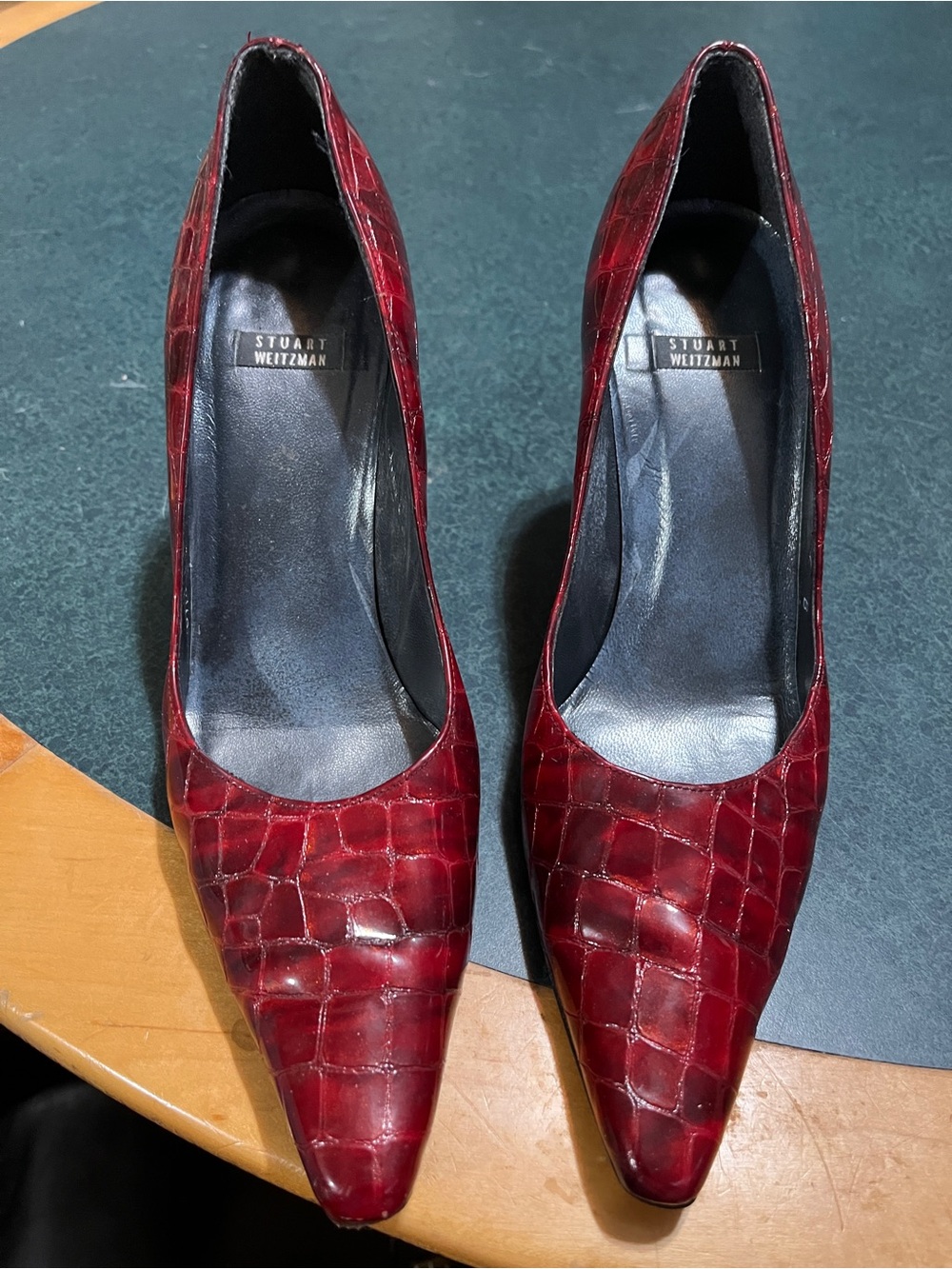 Stuart Weitzman Women's Burgundy Croc-Embossed Pointed Toe Pump 7B